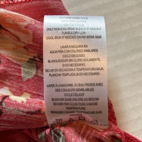 NWT-absolutely famous-S-pink floral-V-neck, lightweight, short sleeve top/blouse - Picture 5 of 11